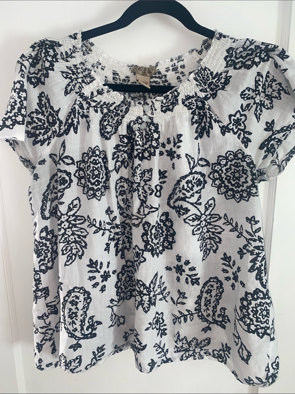 Art And Soul Black & White Floral Smocked 100%  Cotton Top Sz 1X